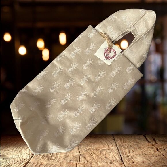 Handmade Cream Colored Cloth Wine Bottle Gift Bag w/Pineapple Designs - Picture 5 of 11